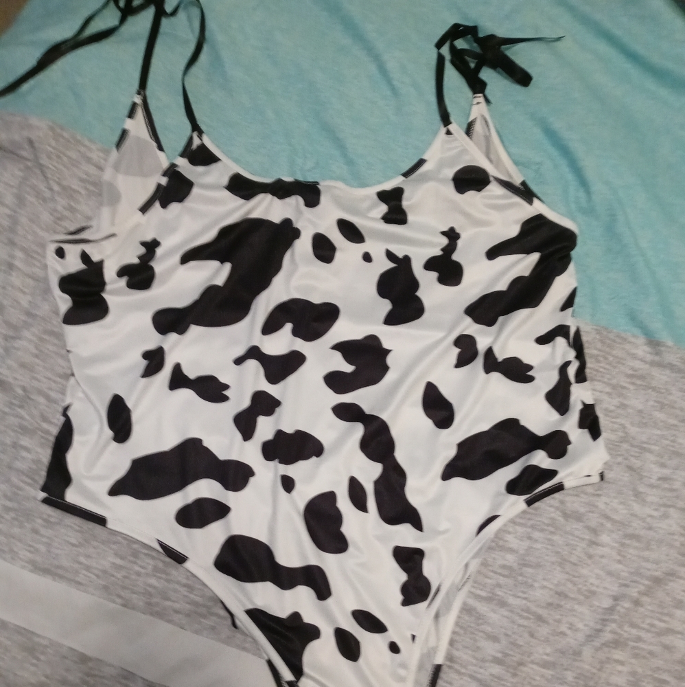 SHEIN Black/White Cow Print Bodysuite